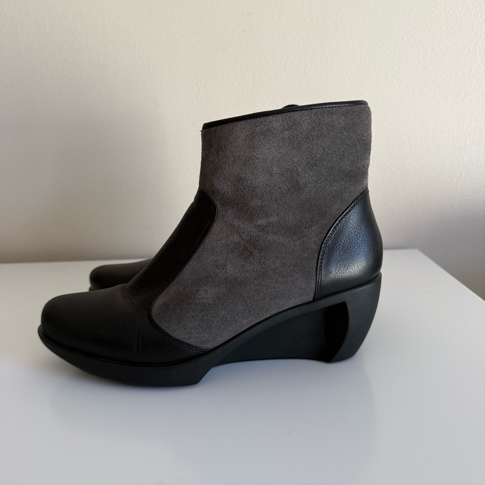 Naot Women's Sky Ankle Boot Caviar Leather Gray Suede Side Zip Wedge 40 (9/9.5)